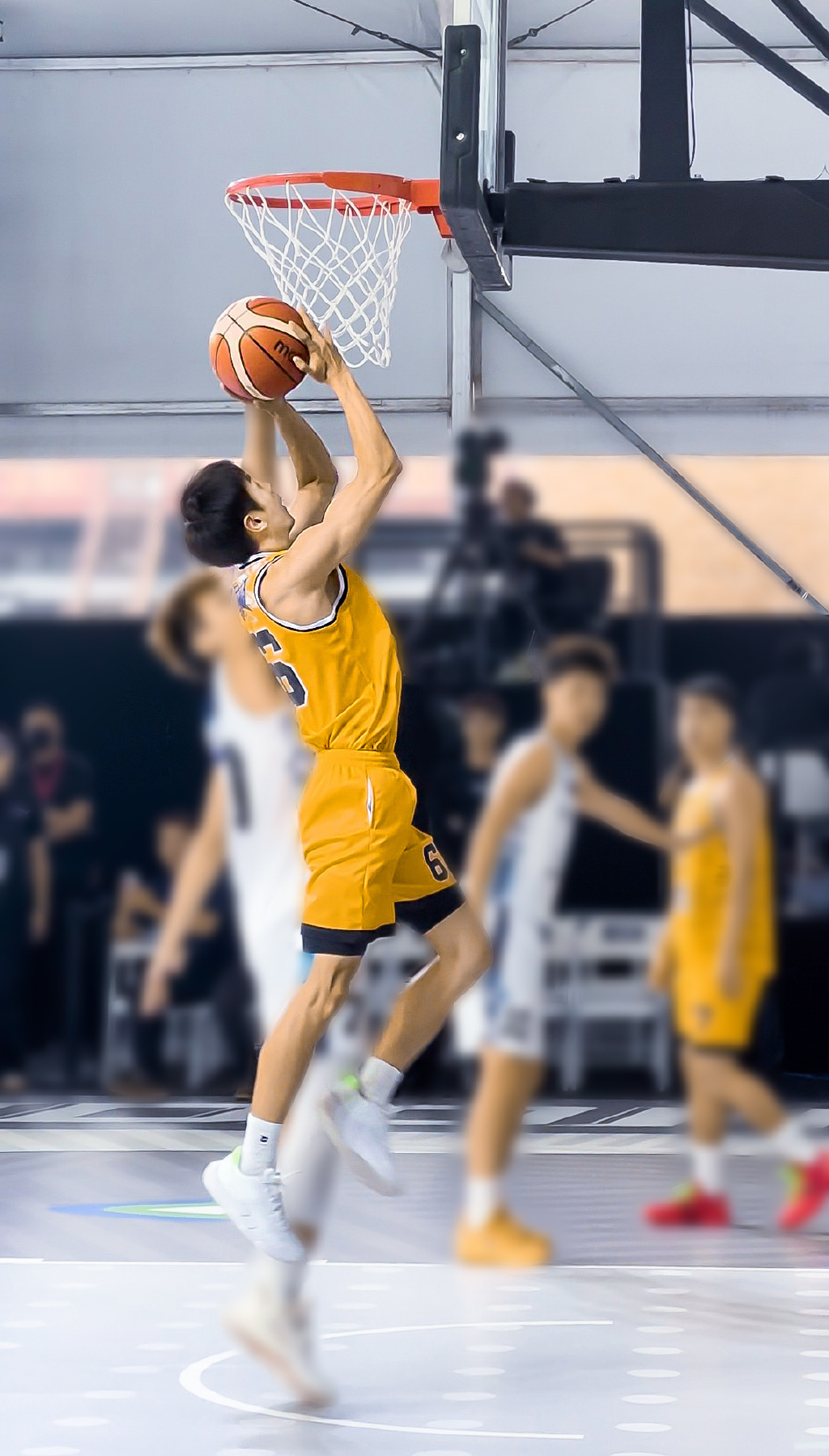 篮球比赛的紧张氛围让人屏住呼吸 篮球比赛的紧张氛围让人屏住呼吸