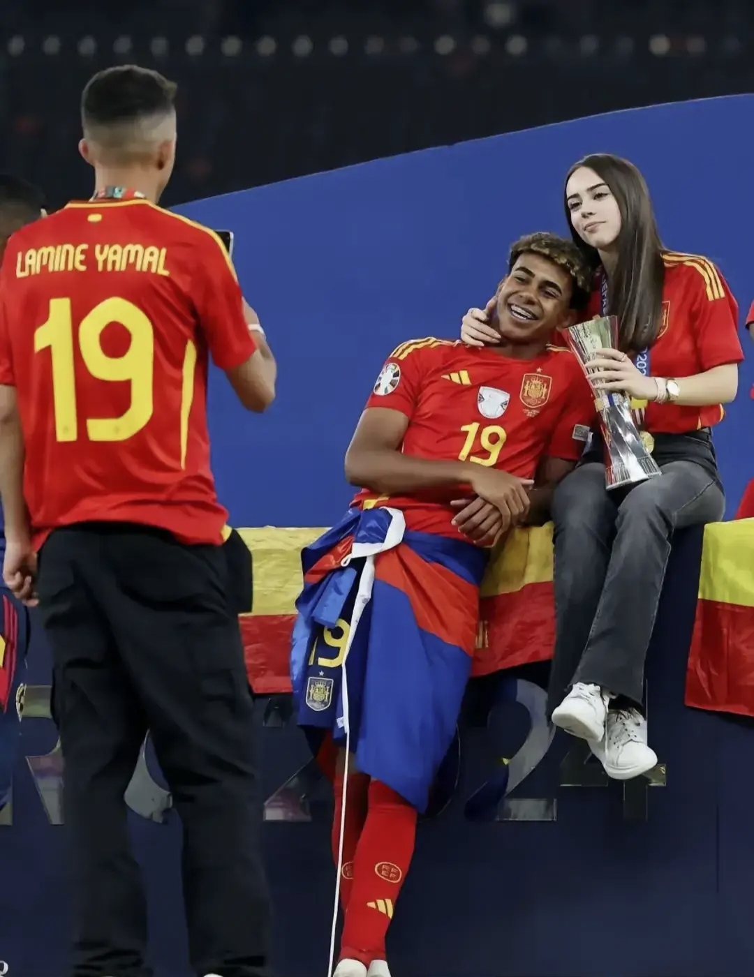 西班牙在欧洲杯资格赛中战胜芬兰队 西班牙在欧洲杯资格赛中战胜芬兰队