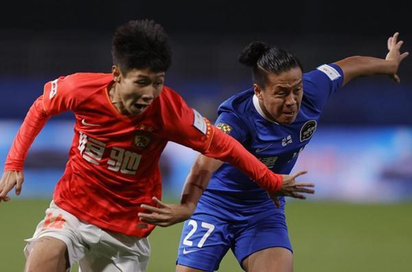 恒大全队配合出色,实现五连胜 恒大全队配合出色,实现五连胜