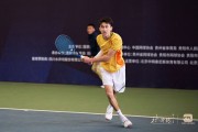 网球男双决赛：刘宇磊鼎力合作勇夺头名