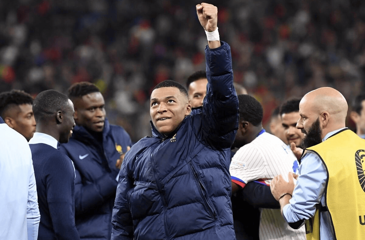 美洲杯:法国队战胜对手,豪取三分 美洲杯:法国队战胜对手,豪取三分